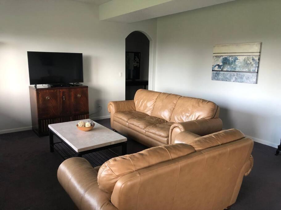2 Bedroom Suite: Views, Private Entrance, Evchgr Amity Buitenkant foto