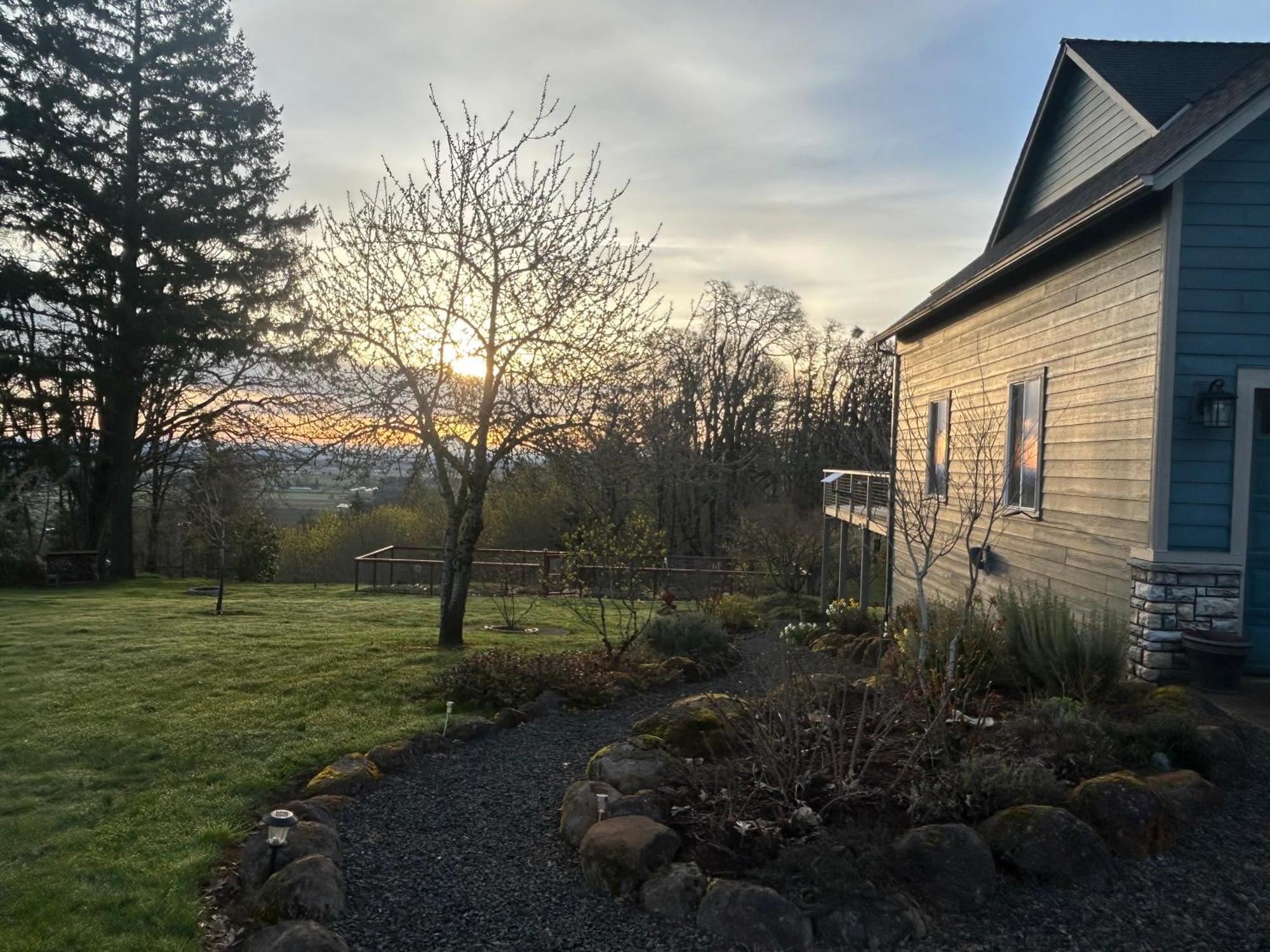 2 Bedroom Suite: Views, Private Entrance, Evchgr Amity Buitenkant foto